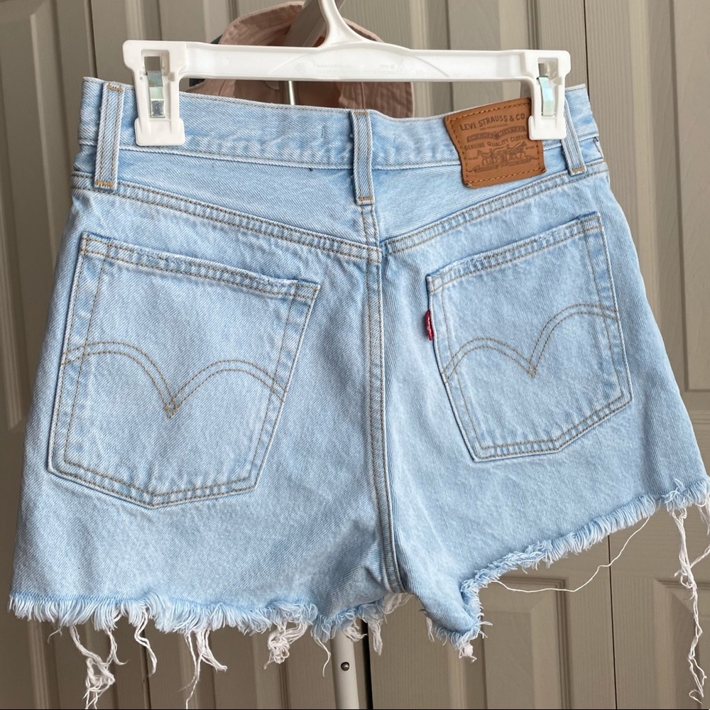 Levi’s Wedgie Fit shorts